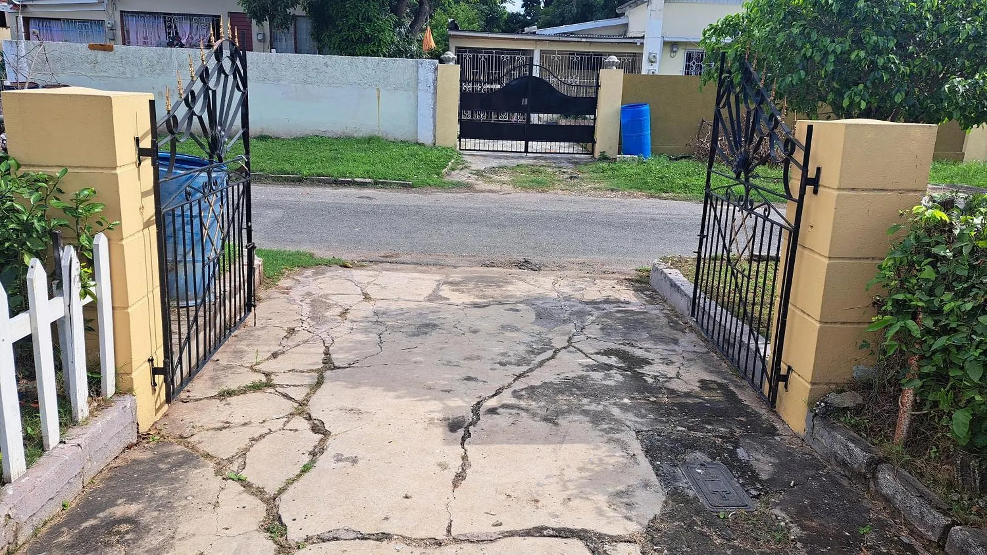 Apartment Daddy Cash Villa Kingston Jamaica